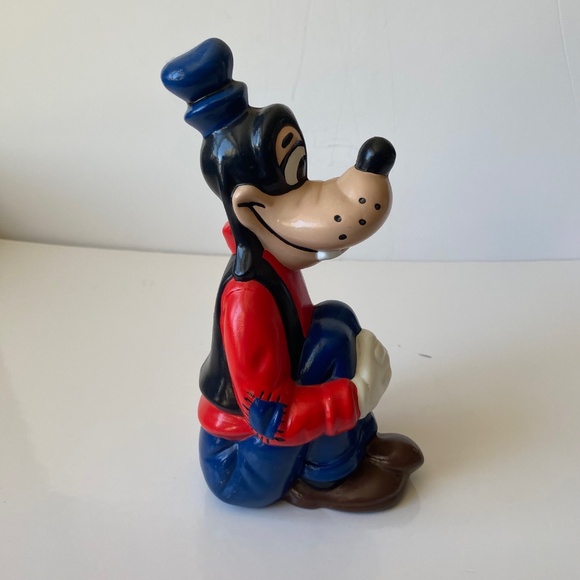 Walt Disney Productions Sitting Goofy Ceramic Statue 9.5" 1970s Vintage - Picture 2 of 9